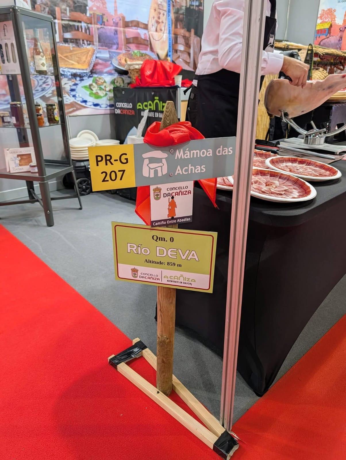 A Feira do Xamón da Caniza promociona a súa 60ª edición en FESTUR, o maior escaparate do turismo festivo de Galicia