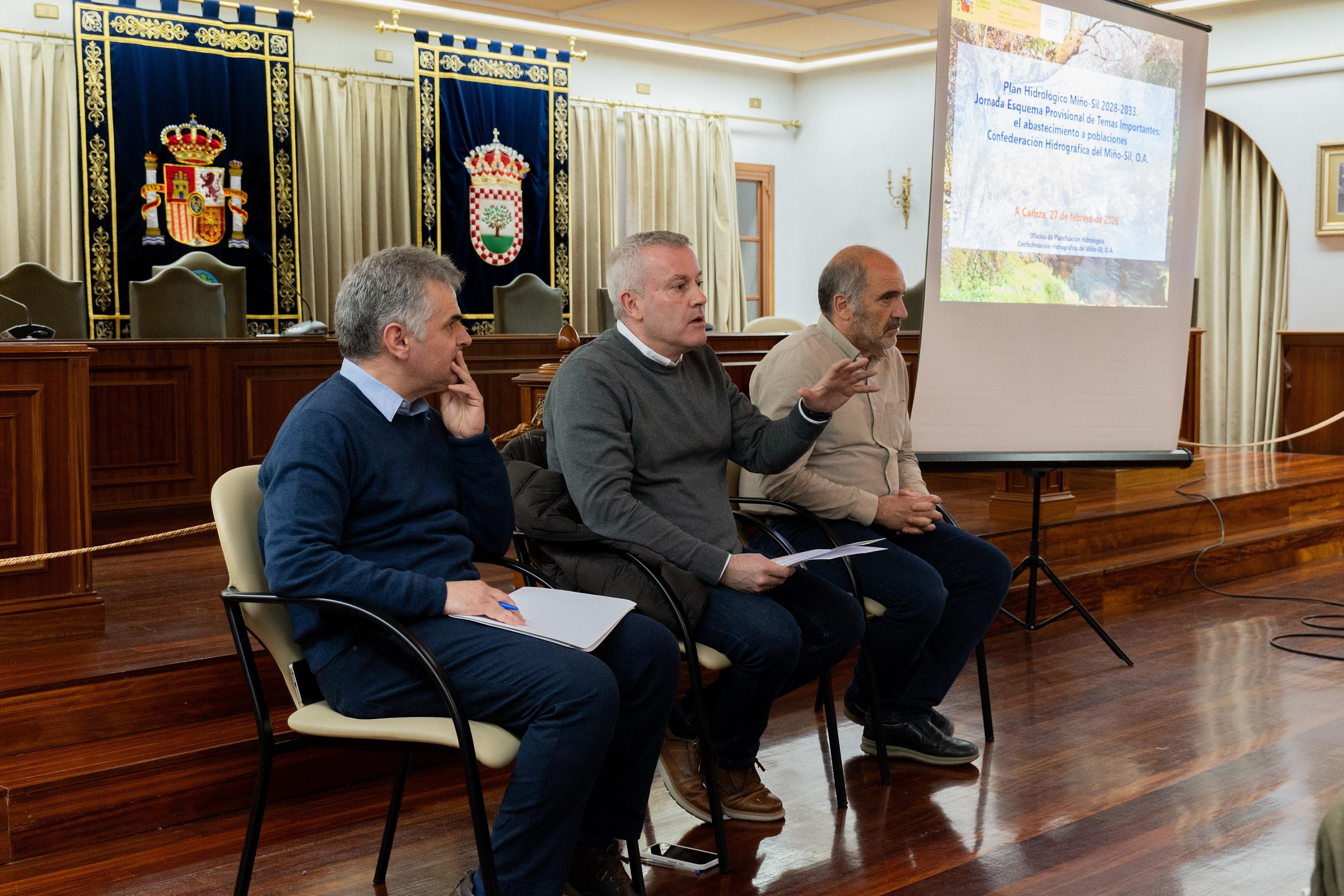 O Salón de Plenos acolleu unha charla informativa sobre o Plan Hidrolóxico Miño-Sil 2028-2033 dirixida ás comunidades de traídas de auga.