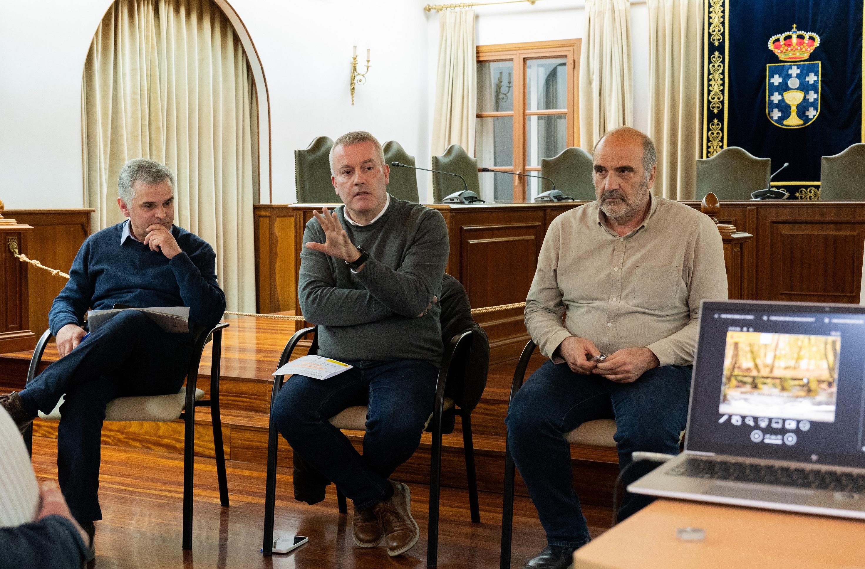 O Salón de Plenos acolleu unha charla informativa sobre o Plan Hidrolóxico Miño-Sil 2028-2033 dirixida ás comunidades de traídas de auga.