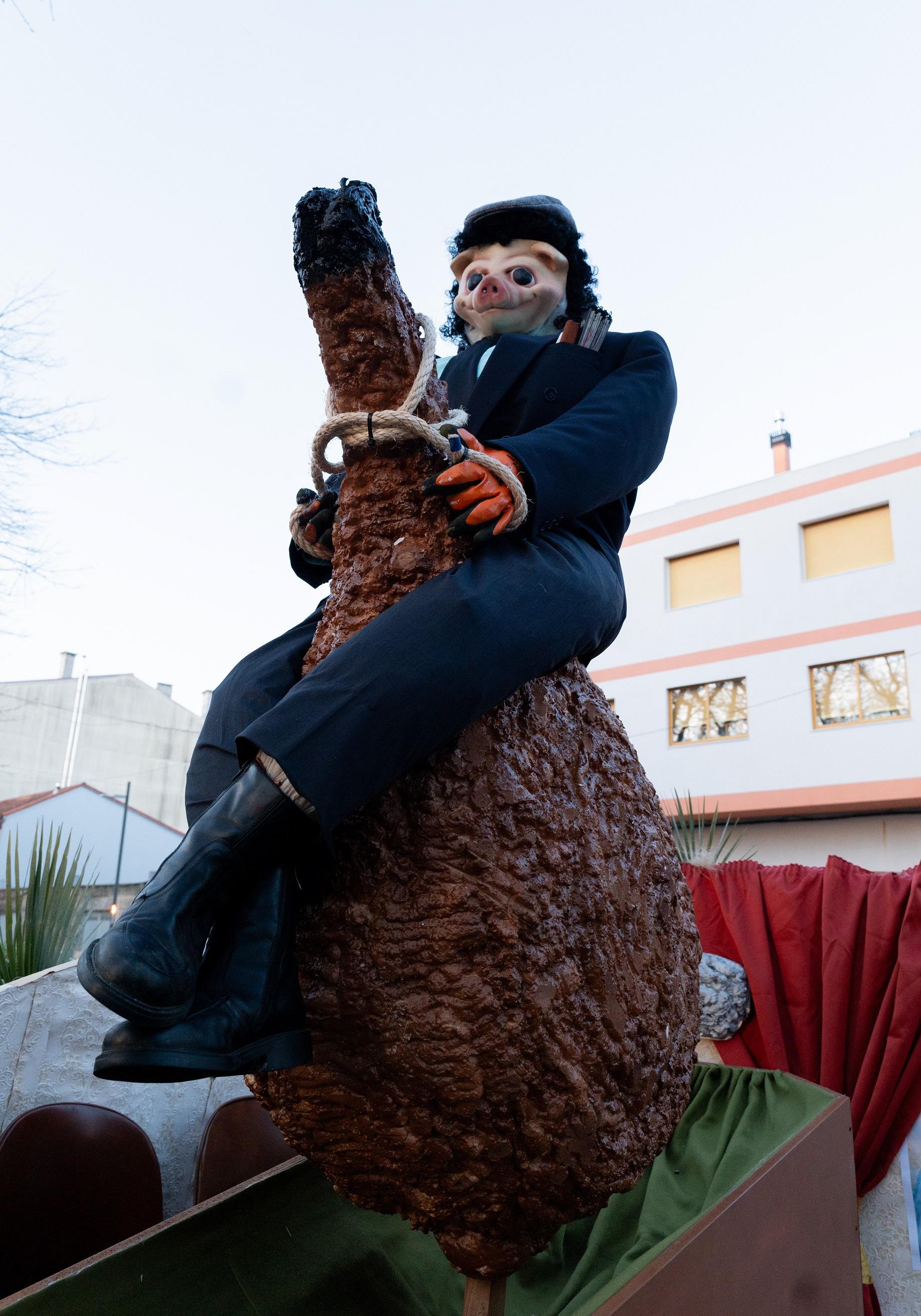 A Cañiza enterrou esta fin de semana “O Rexoubón”, poñendo o broche final ao Entroido