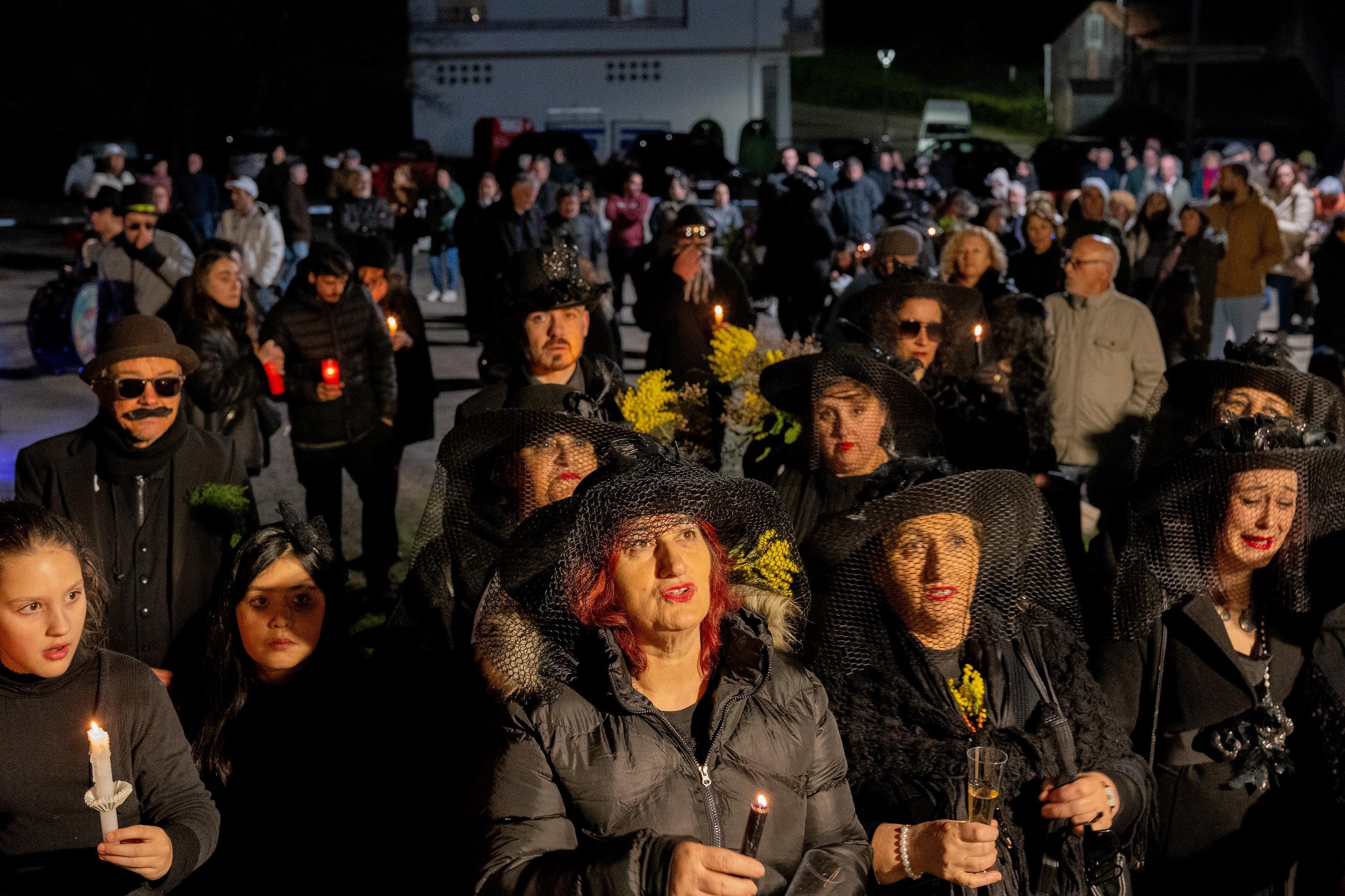 A Cañiza enterrou esta fin de semana “O Rexoubón”, poñendo o broche final ao Entroido