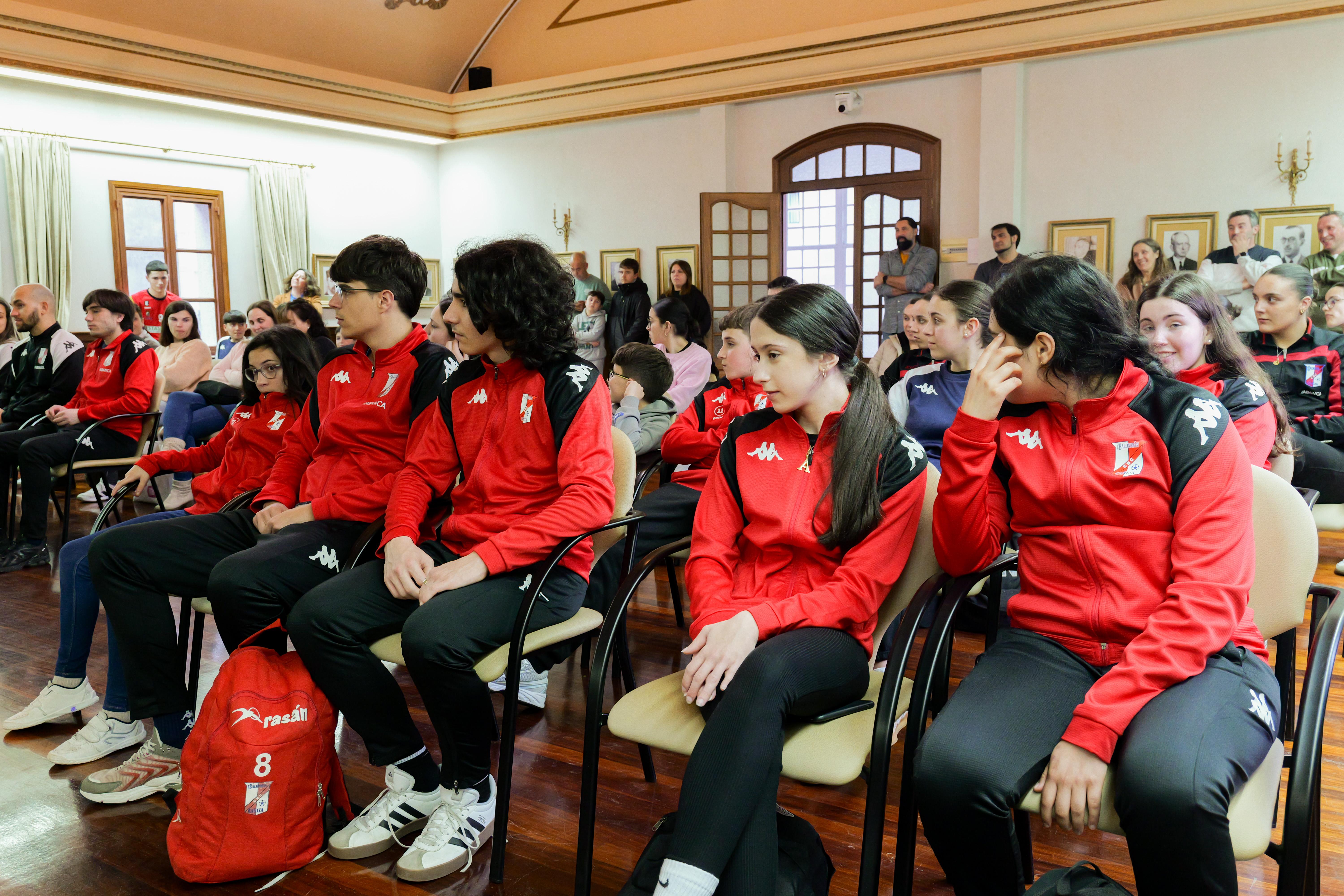 O Concello e o Club Balonmán Cañiza renovan o seu compromiso o deporte para o ano 2026