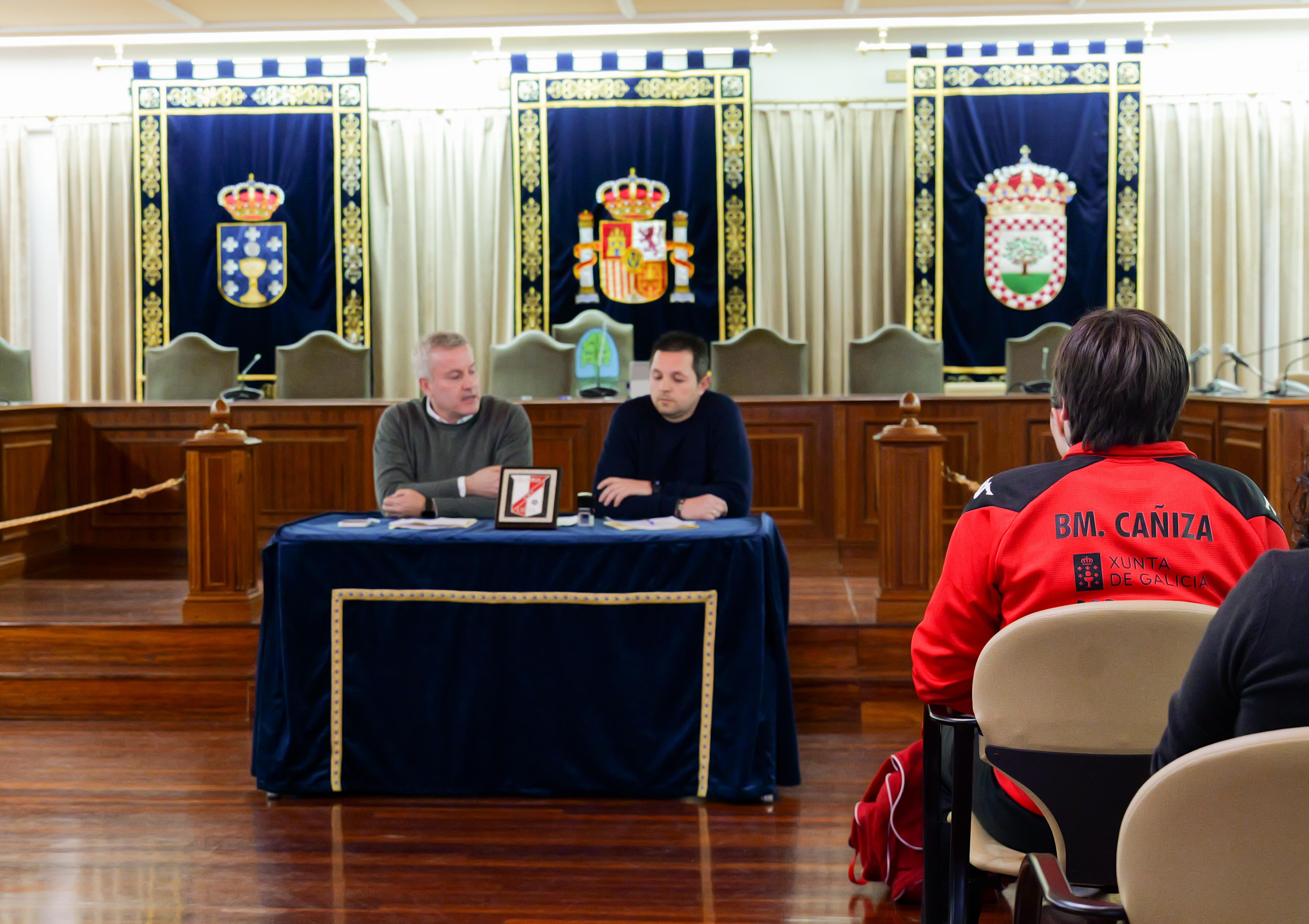 O Concello e o Club Balonmán Cañiza renovan o seu compromiso o deporte para o ano 2026