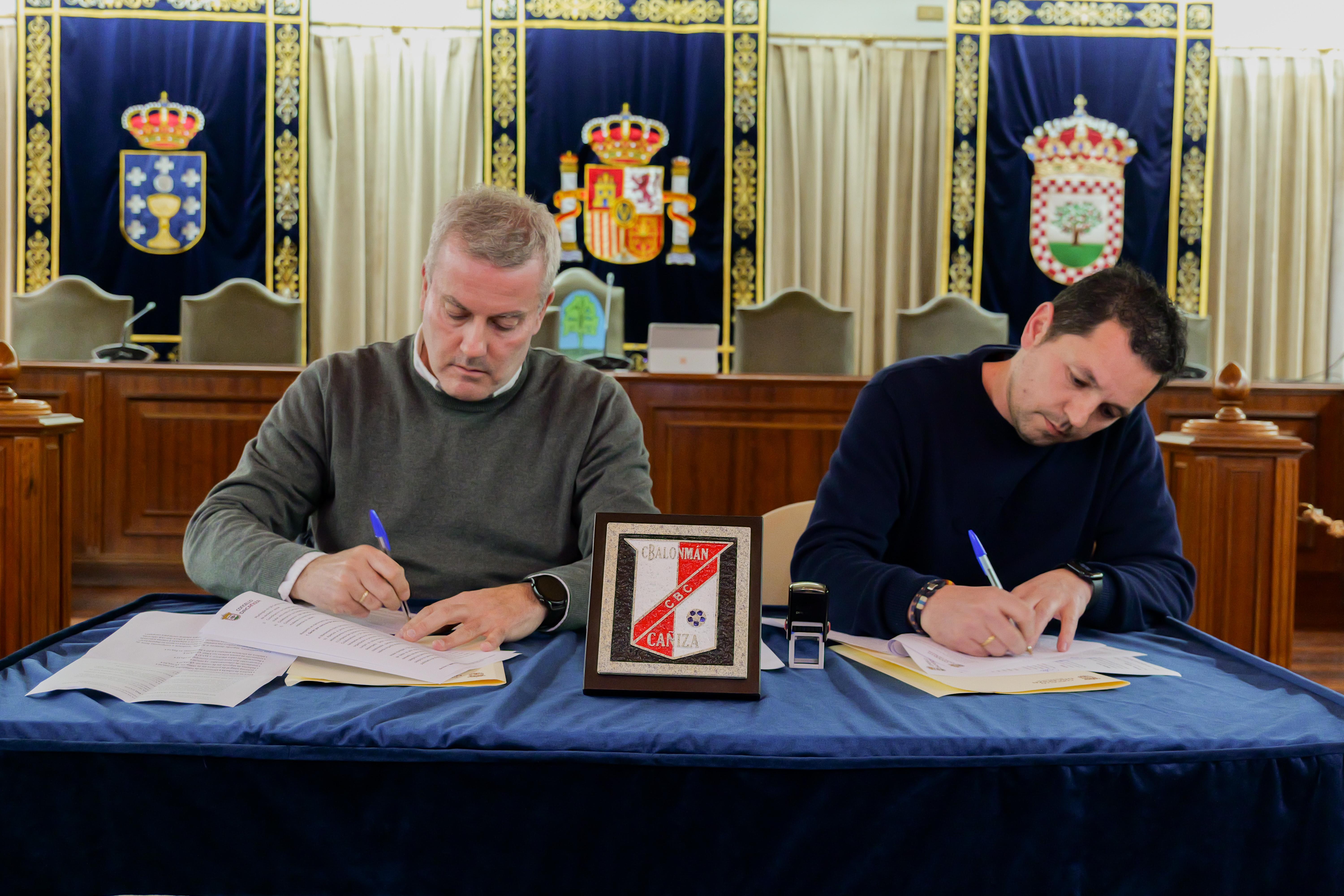 O Concello e o Club Balonmán Cañiza renovan o seu compromiso o deporte para o ano 2026