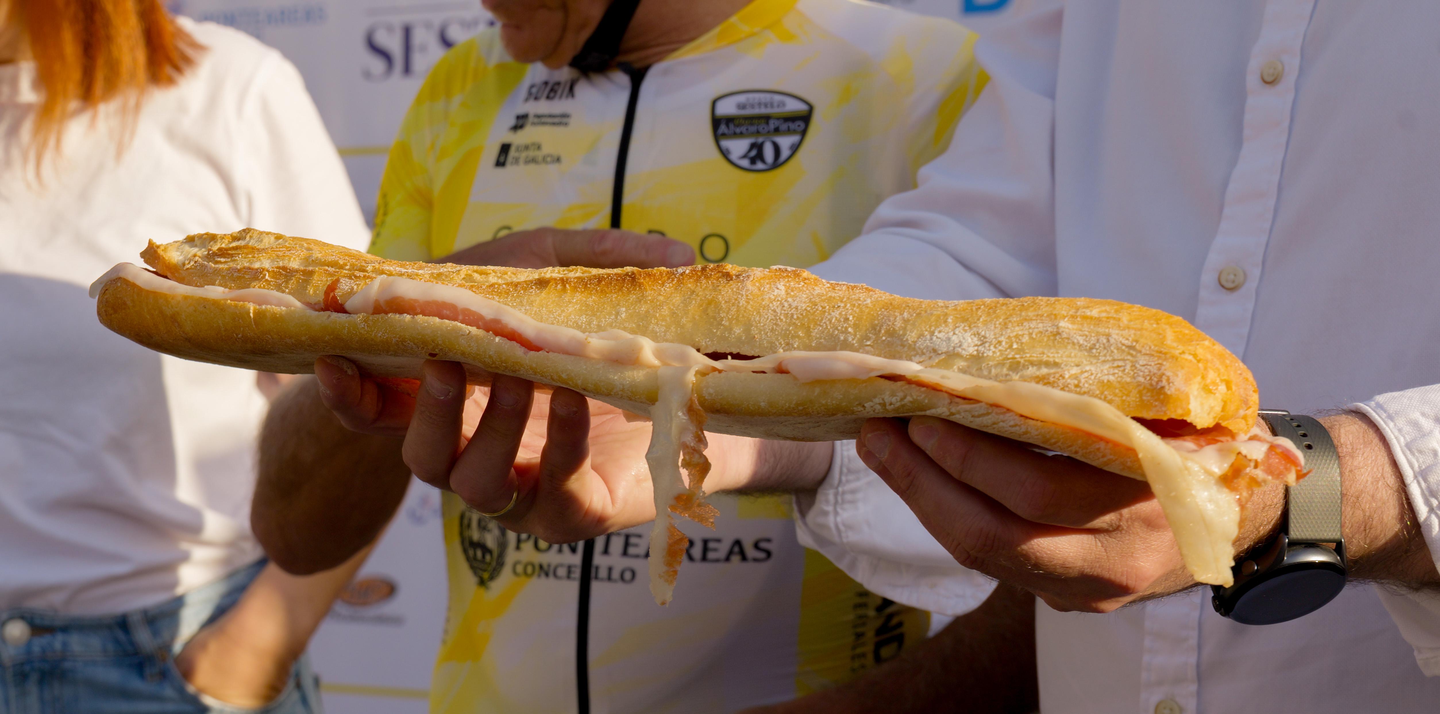 A Caniza volveu colaborar coa «Sestelo Clásica Álvaro Pino» repartindo máis de 550 bocadillos no avituallamento da Franqueira