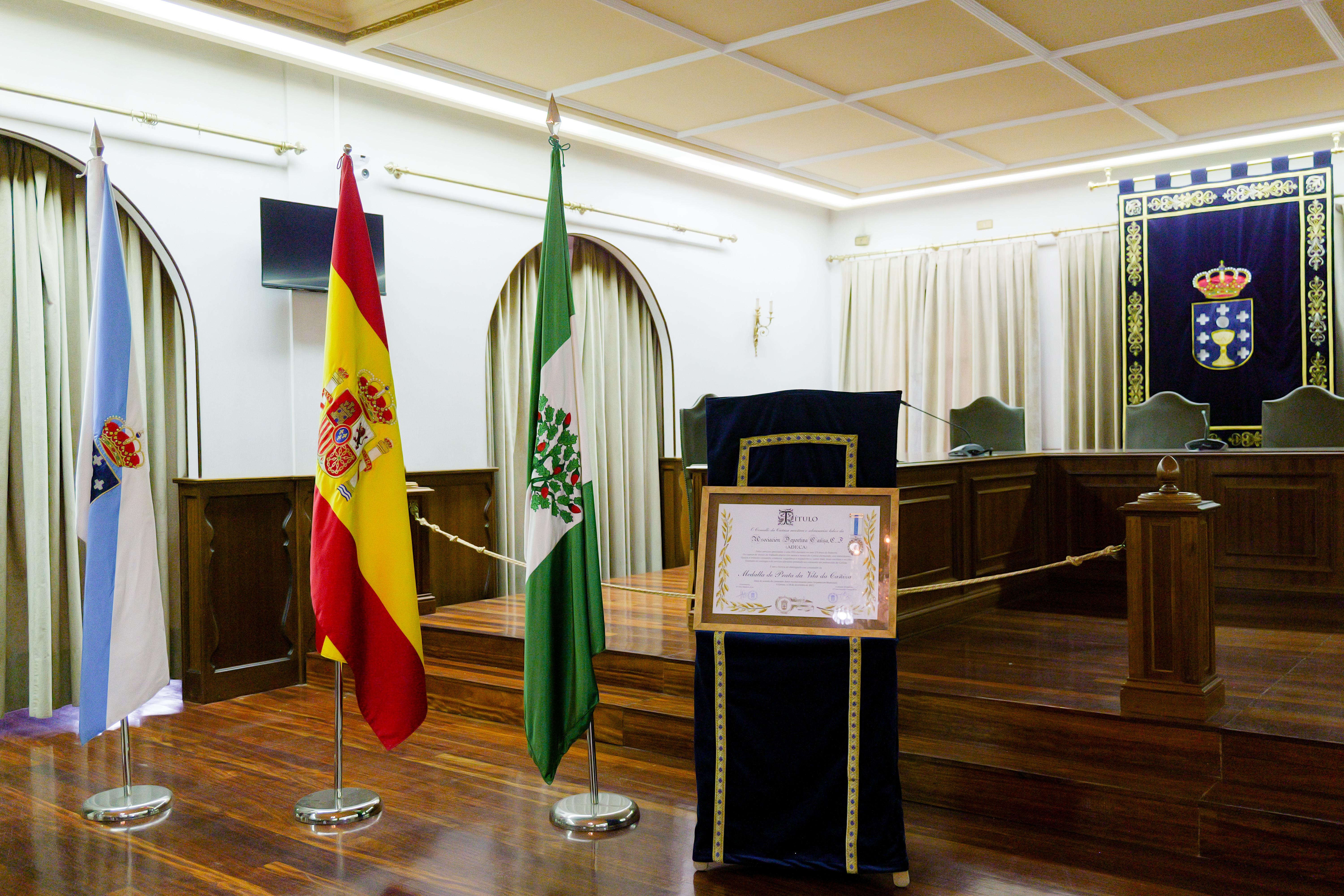 O Concello entrega a Medalla de Prata da Vila á Asociación Deportiva Cañiza  