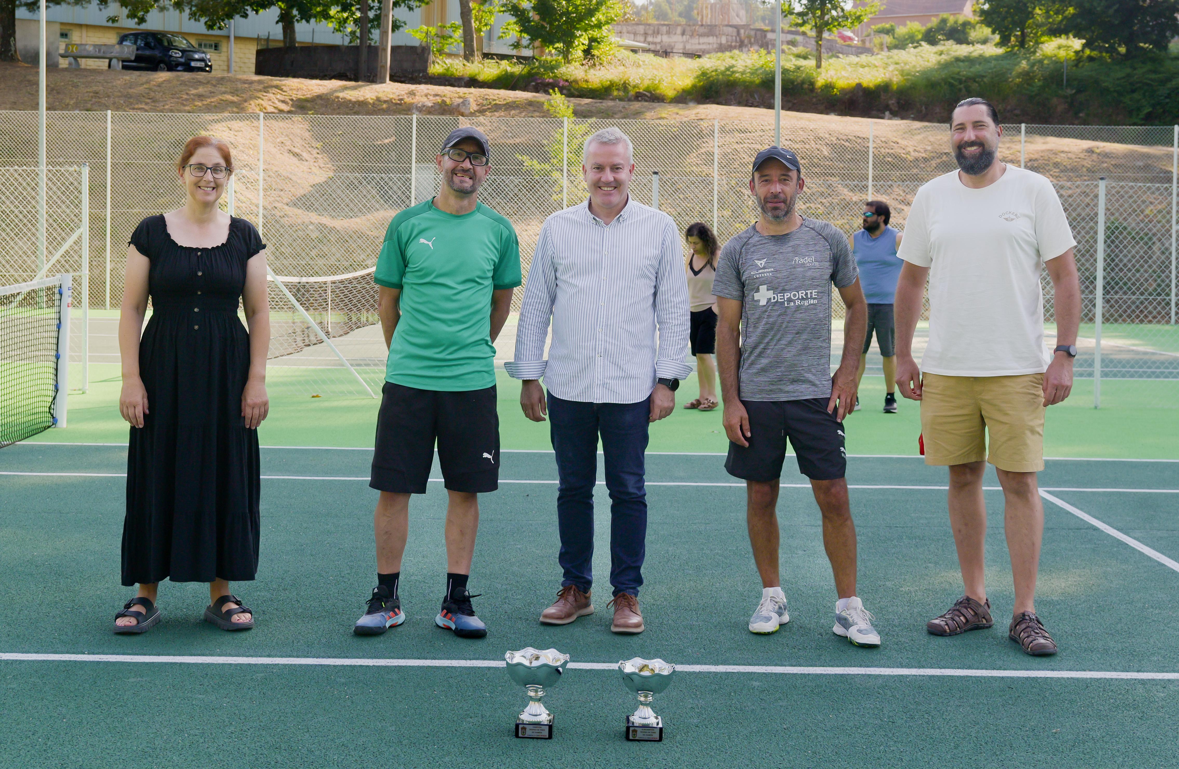 As pistas de tenis municipais das Grades acolleron o seu I Torneo oficial  