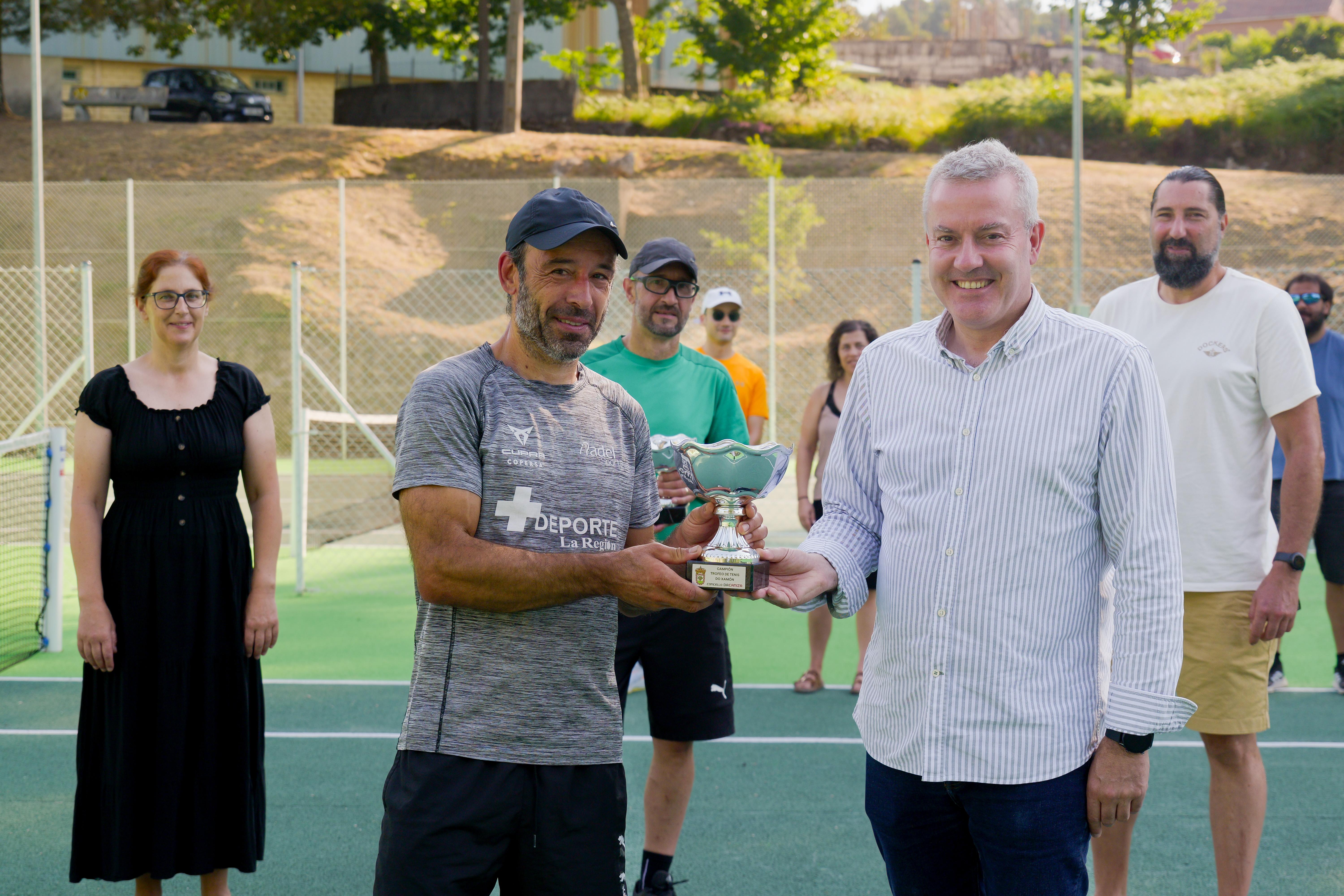 As pistas de tenis municipais das Grades acolleron o seu I Torneo oficial  