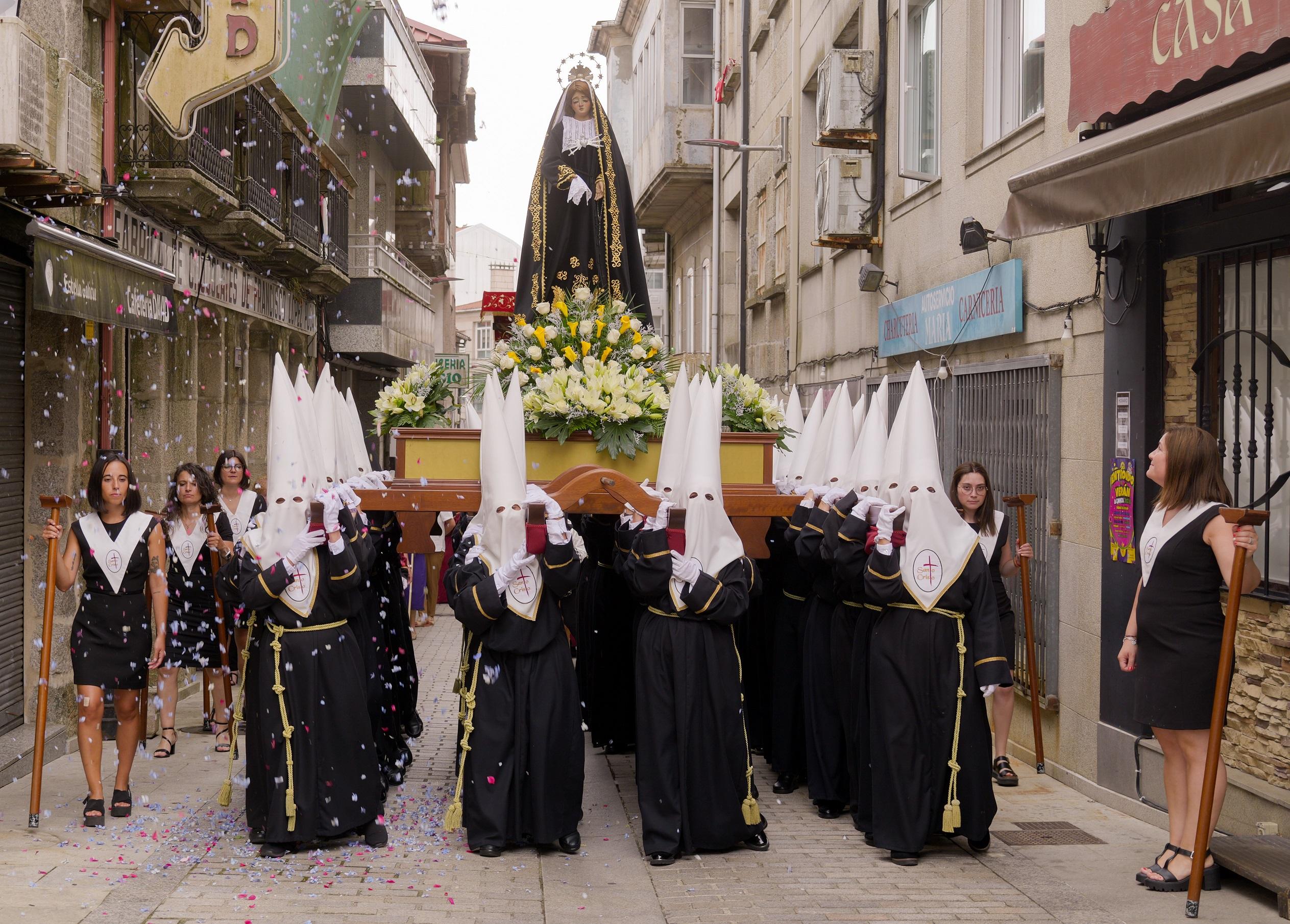 A Caniza celebra a festividade do Santísimo Cristo da Agonía