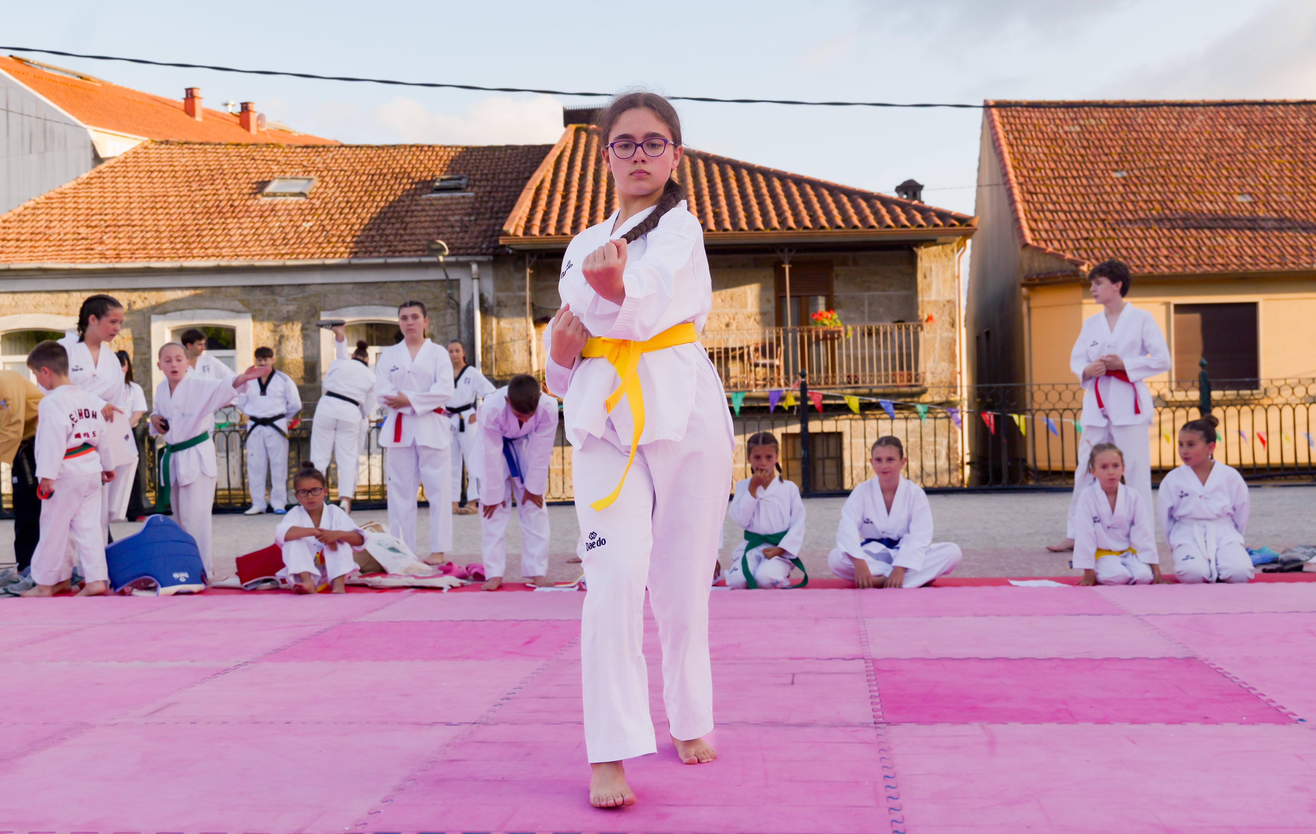 As Clases Municipais de Taekwondo pechan a tempada cunha exhibición na Praza Maior