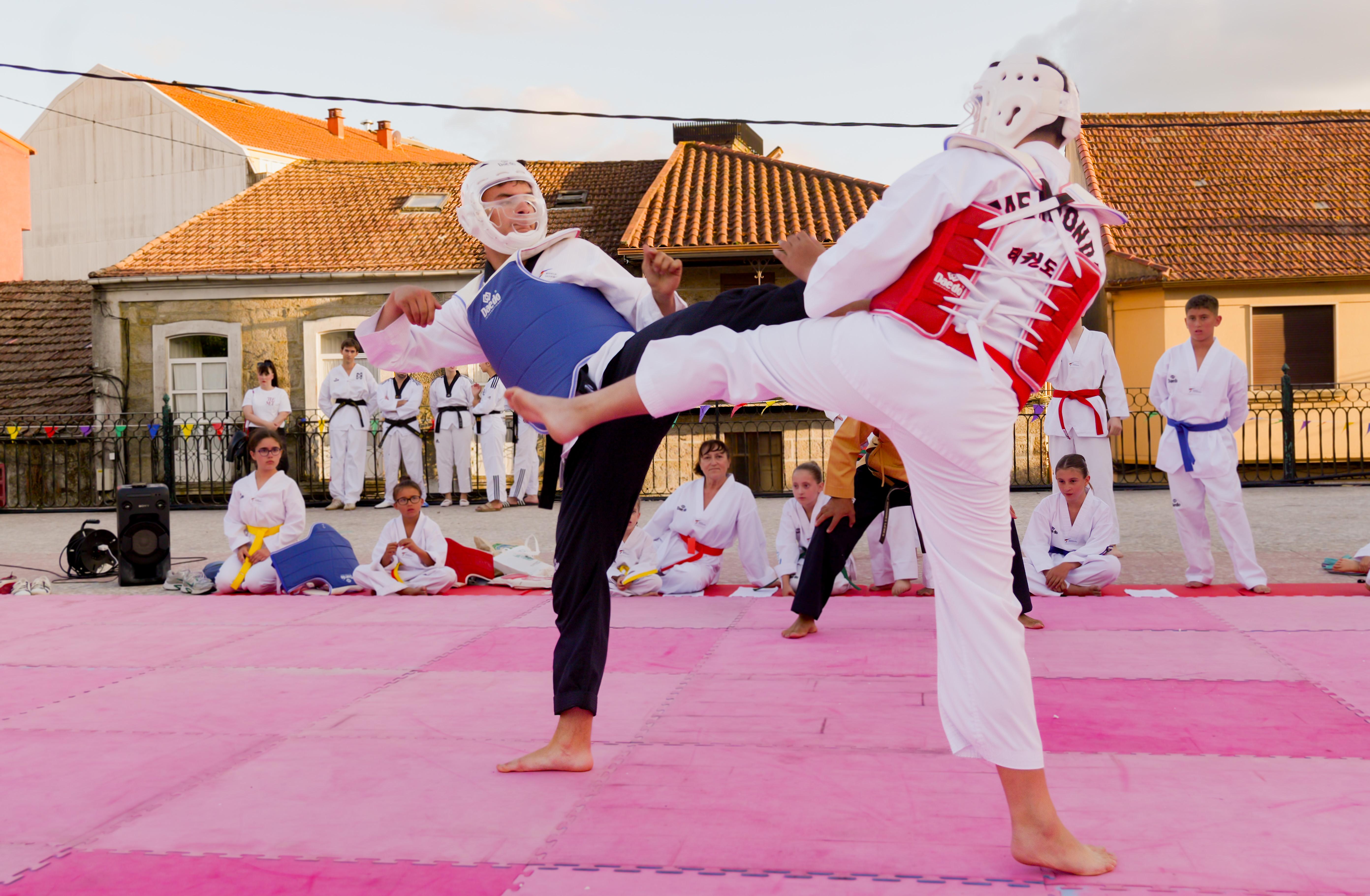 As Clases Municipais de Taekwondo pechan a tempada cunha exhibición na Praza Maior