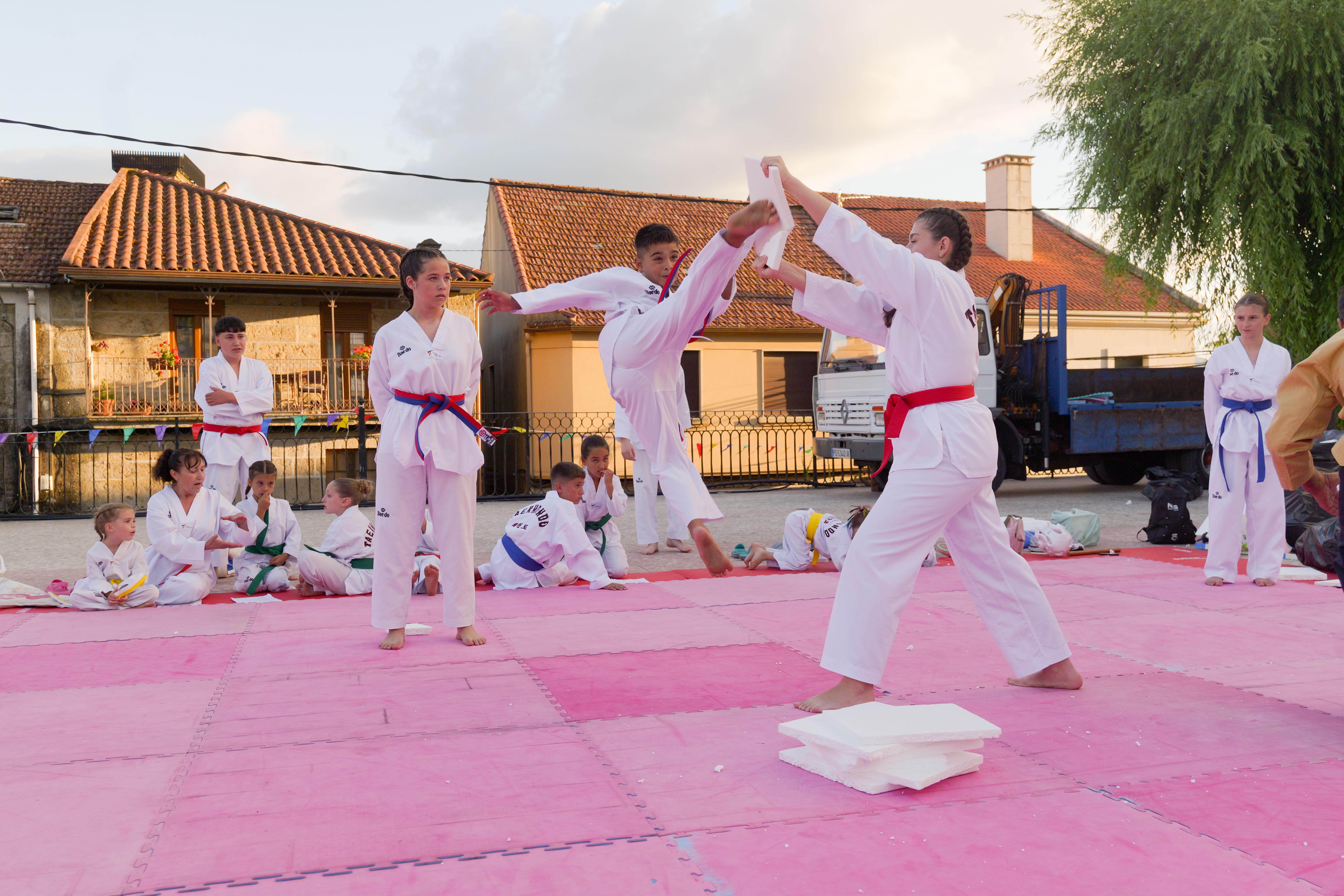 As Clases Municipais de Taekwondo pechan a tempada cunha exhibición na Praza Maior