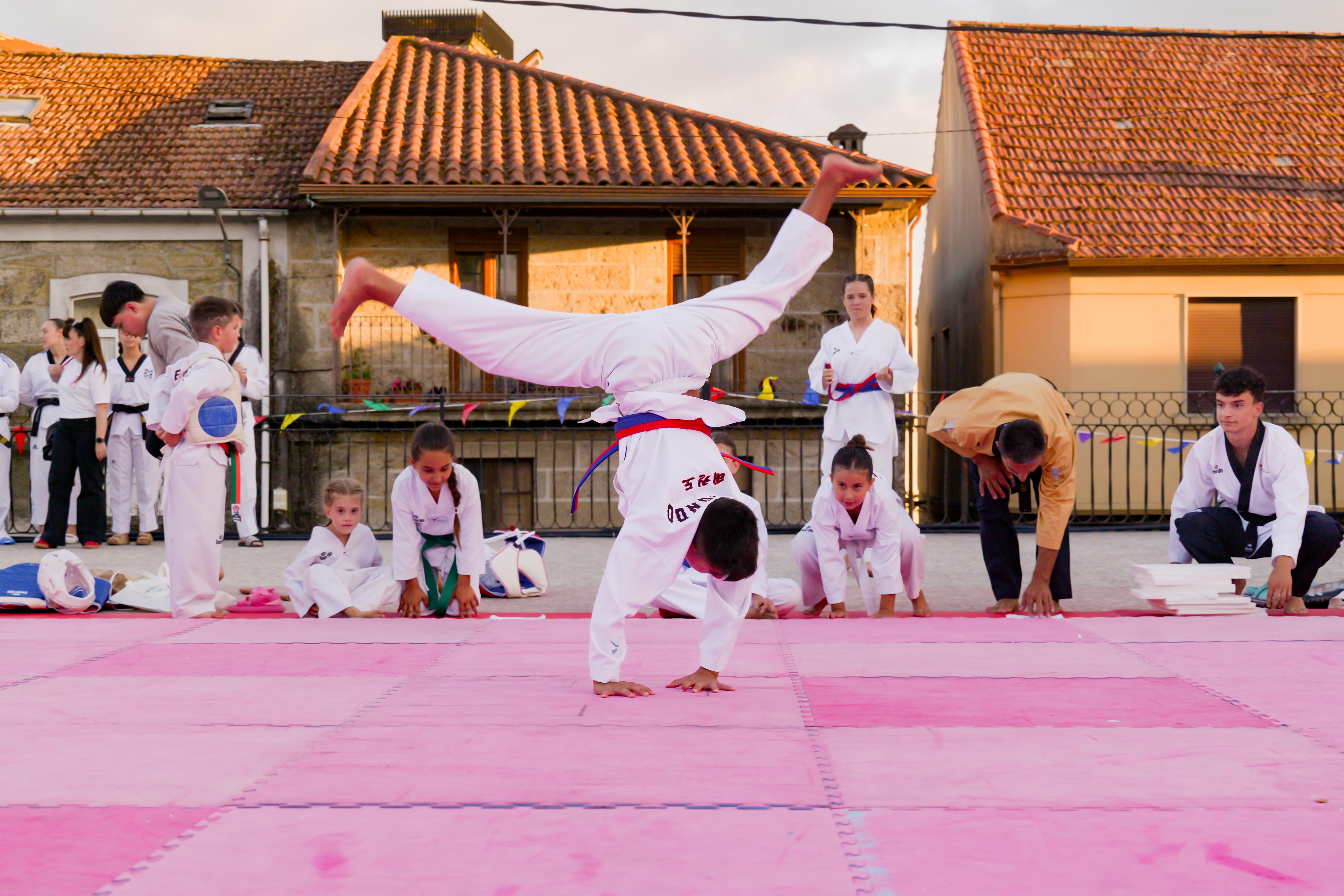 As Clases Municipais de Taekwondo pechan a tempada cunha exhibición na Praza Maior