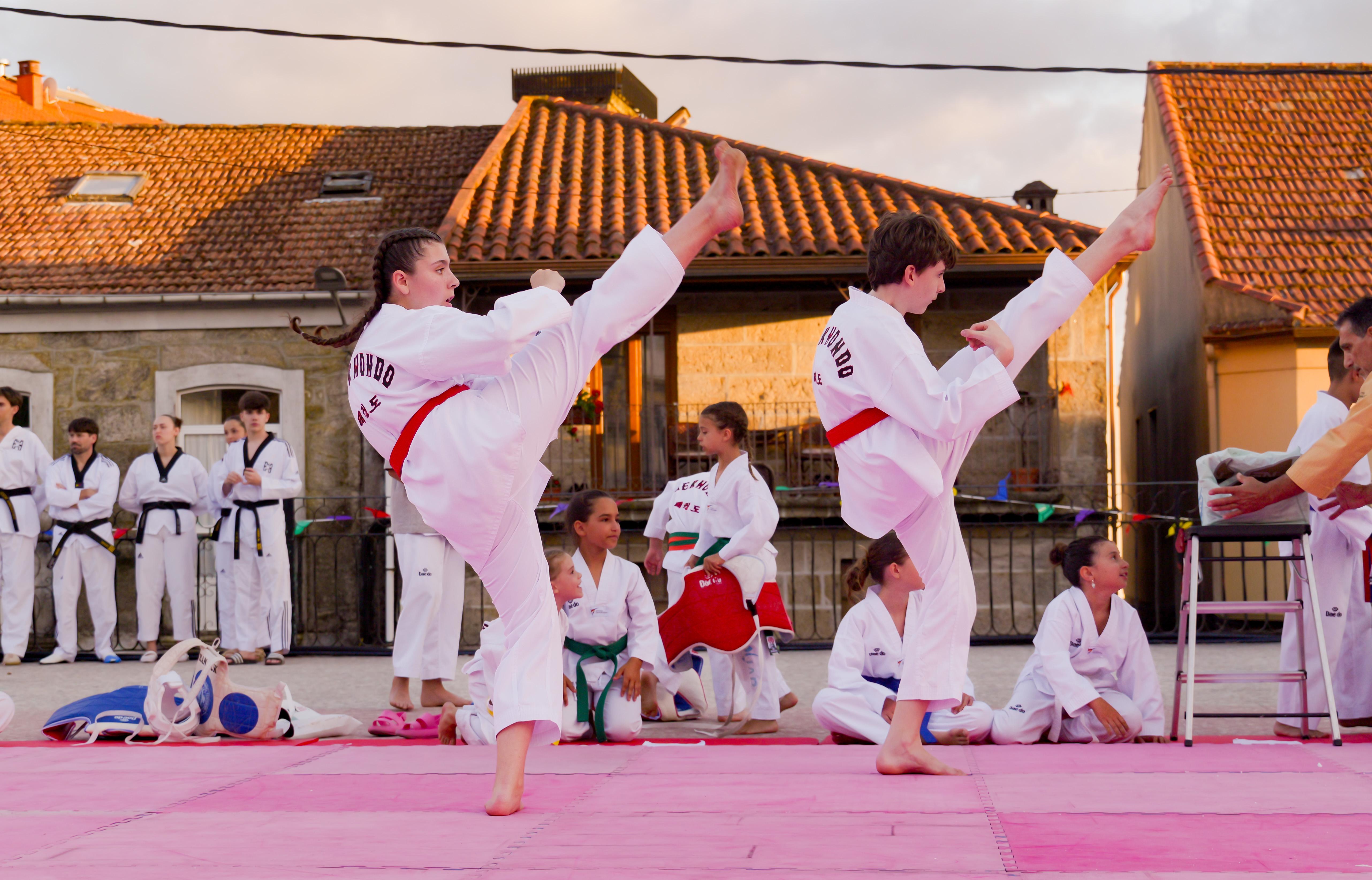 As Clases Municipais de Taekwondo pechan a tempada cunha exhibición na Praza Maior