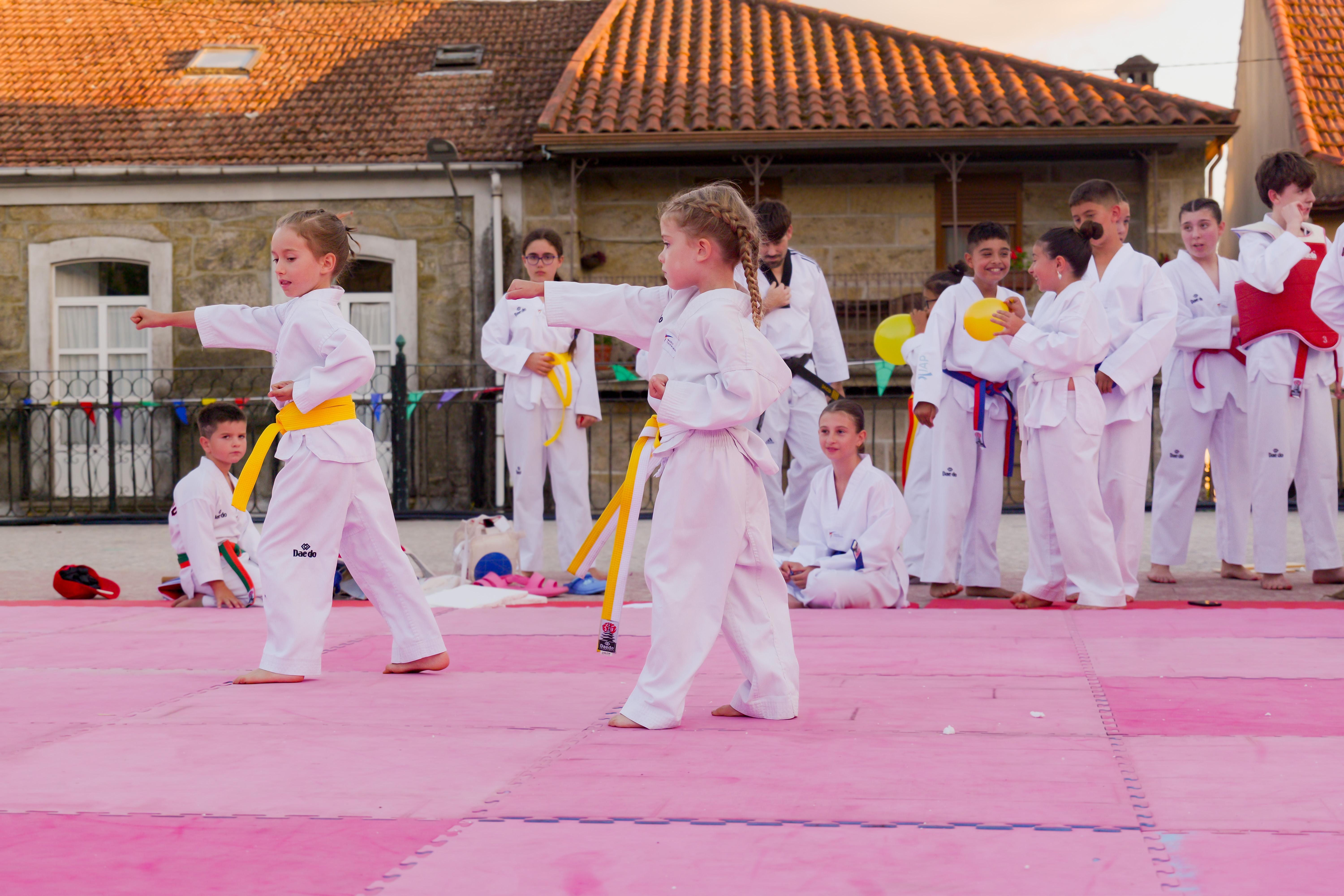 As Clases Municipais de Taekwondo pechan a tempada cunha exhibición na Praza Maior