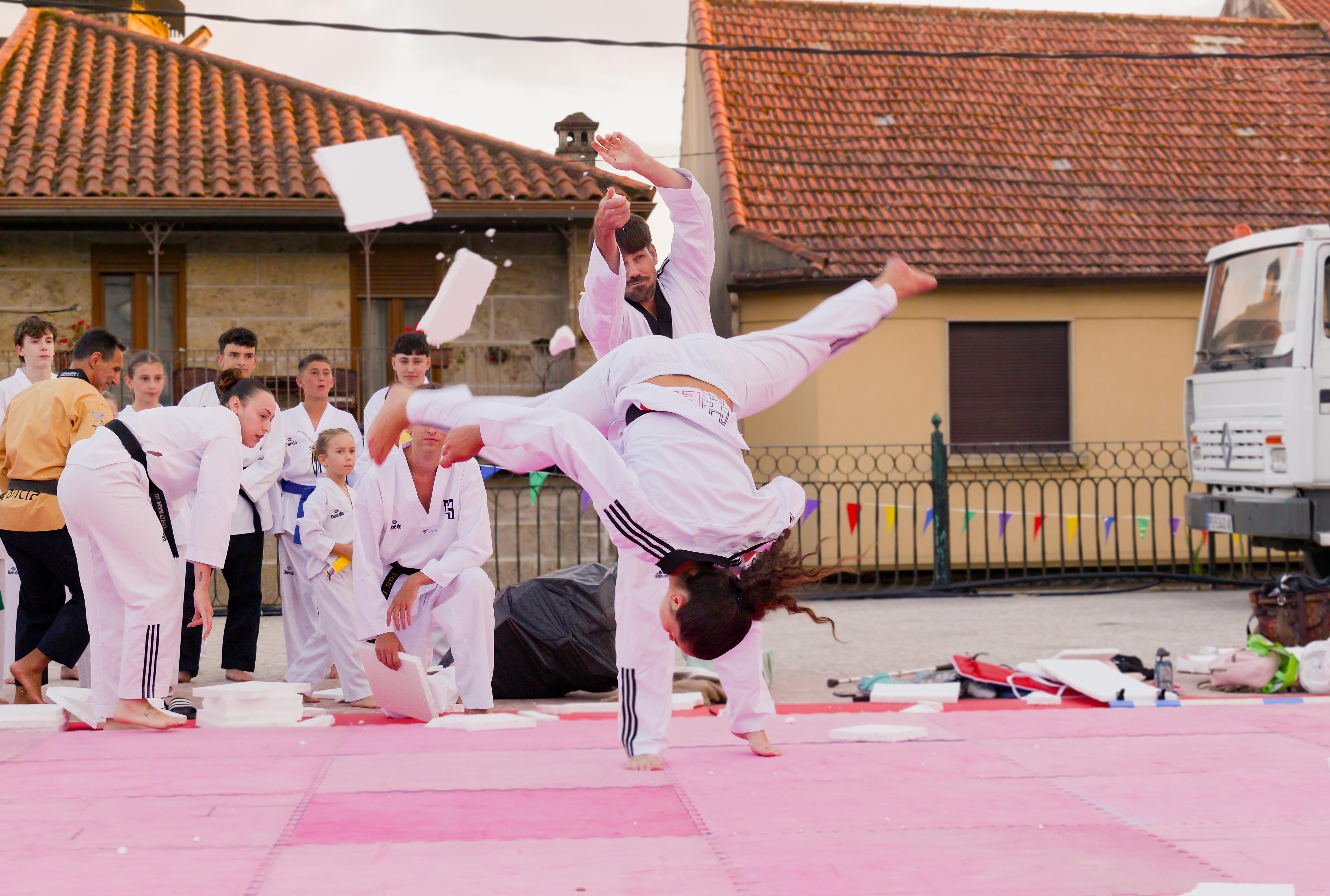 As Clases Municipais de Taekwondo pechan a tempada cunha exhibición na Praza Maior