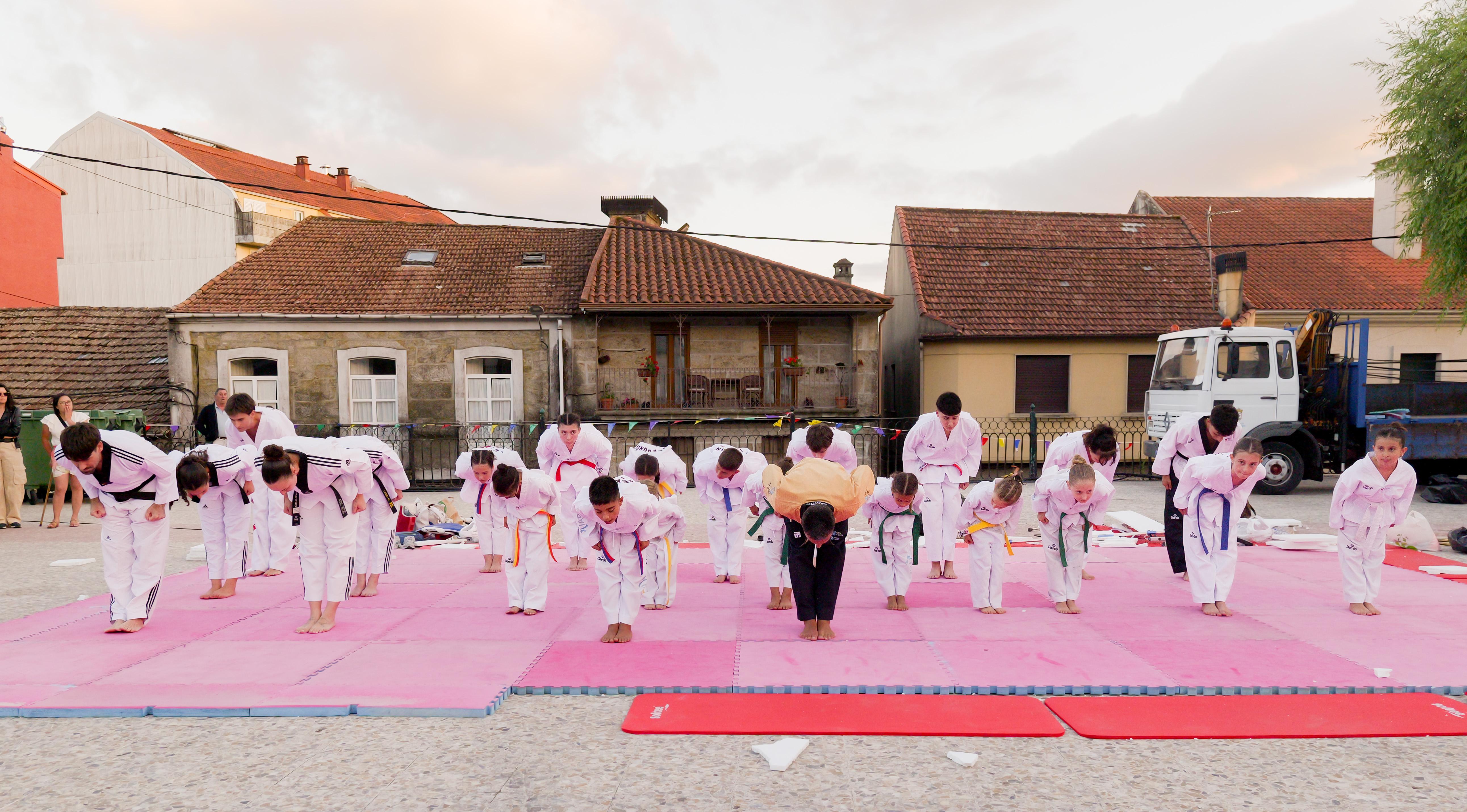 As Clases Municipais de Taekwondo pechan a tempada cunha exhibición na Praza Maior
