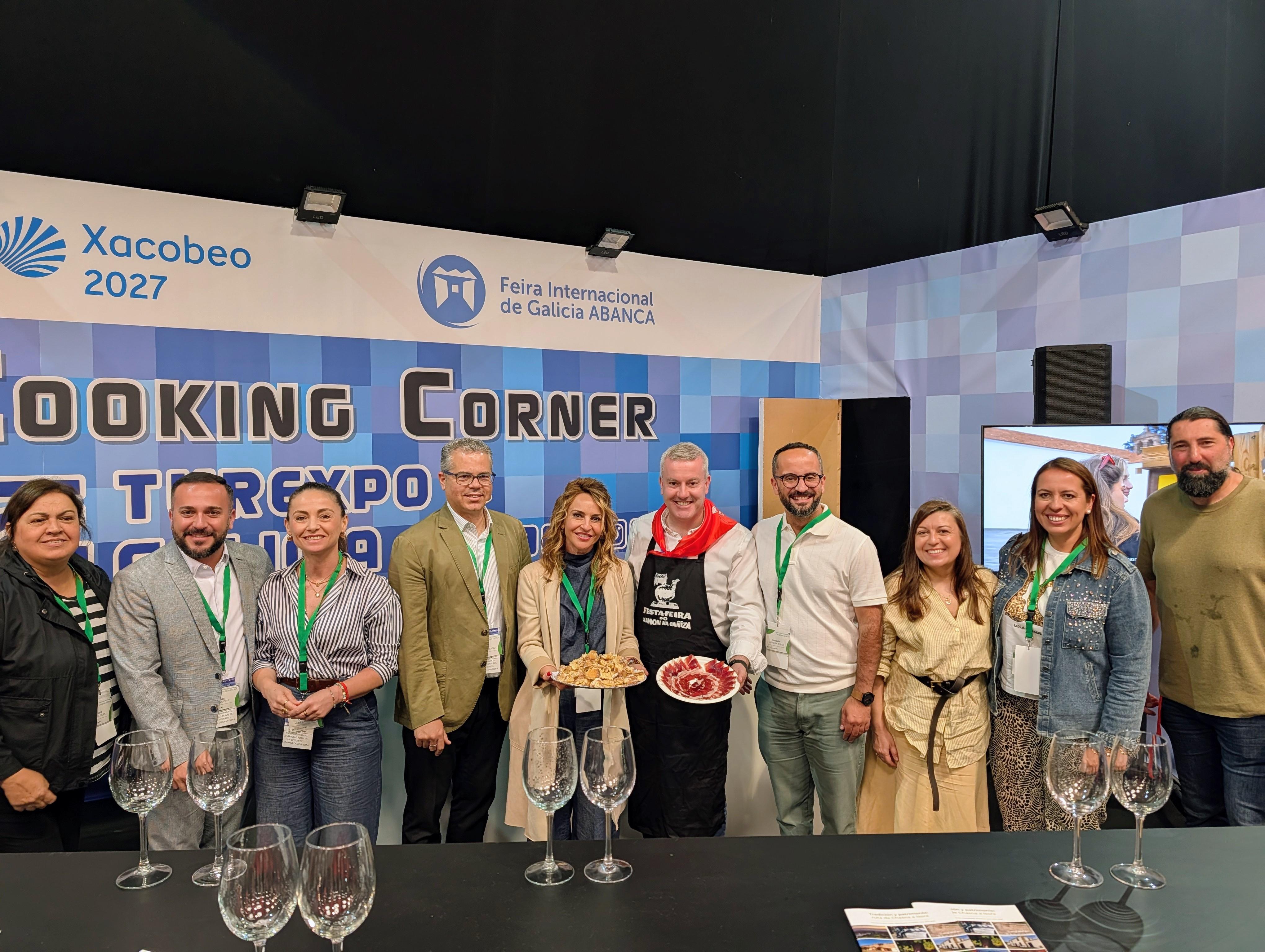 A Feira do Xamón da Caniza promociona a súa 60ª edición en FESTUR, o maior escaparate do turismo festivo de Galicia