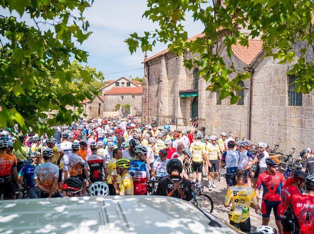 A Caniza volveu colaborar coa «Sestelo Clásica Álvaro Pino» repartindo máis de 550 bocadillos no avituallamento da Franqueira