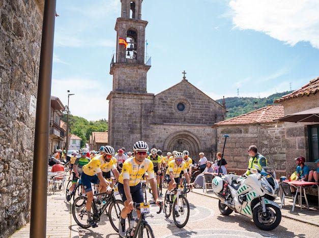 A Caniza volveu colaborar coa «Sestelo Clásica Álvaro Pino» repartindo máis de 550 bocadillos no avituallamento da Franqueira