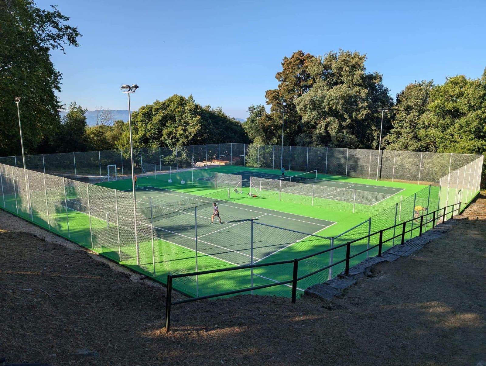 As pistas de tenis municipais das Grades acolleron o seu I Torneo oficial