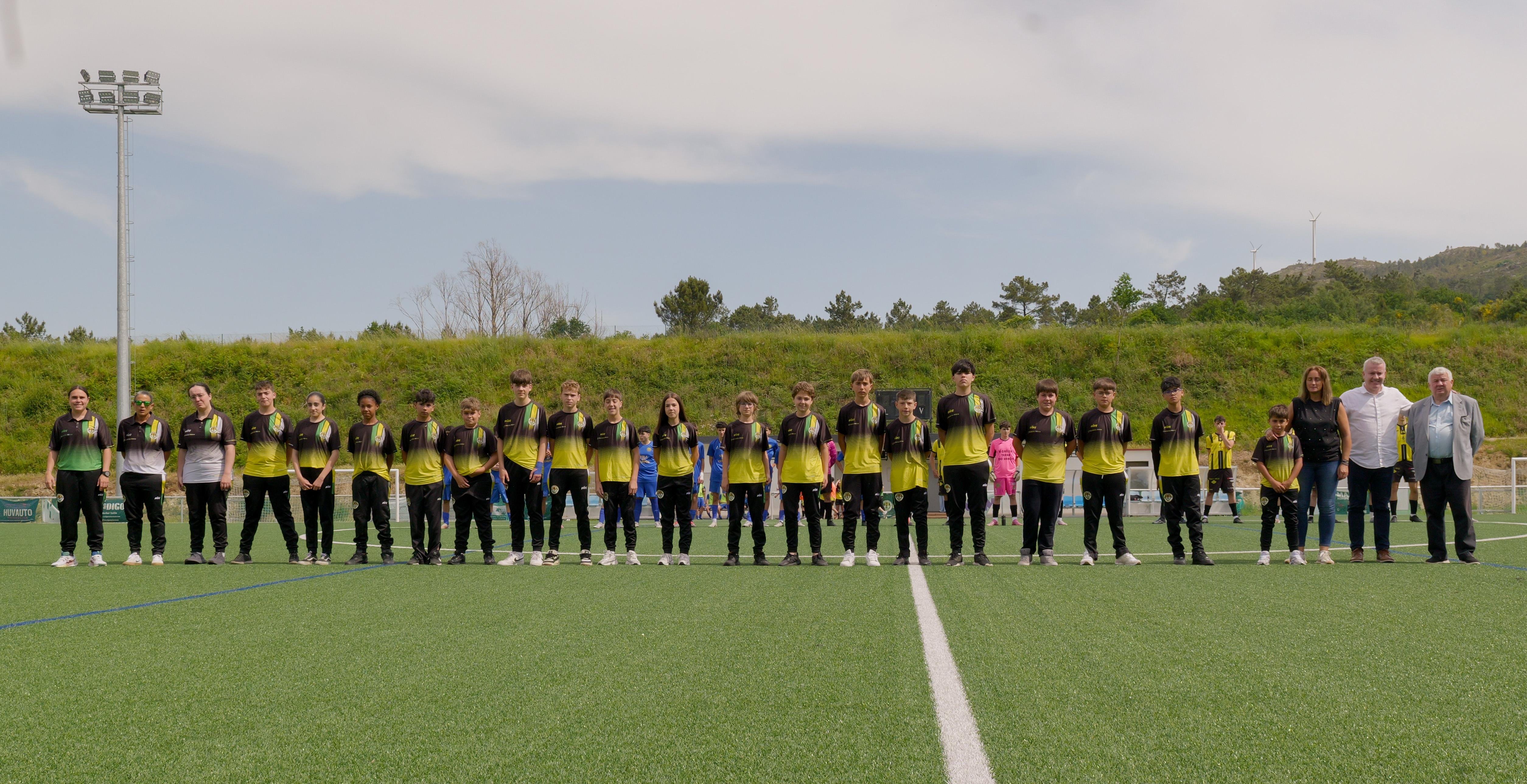  O Concello recoñece o éxito deportivo e o compromiso da canteira do C.F. Caniza