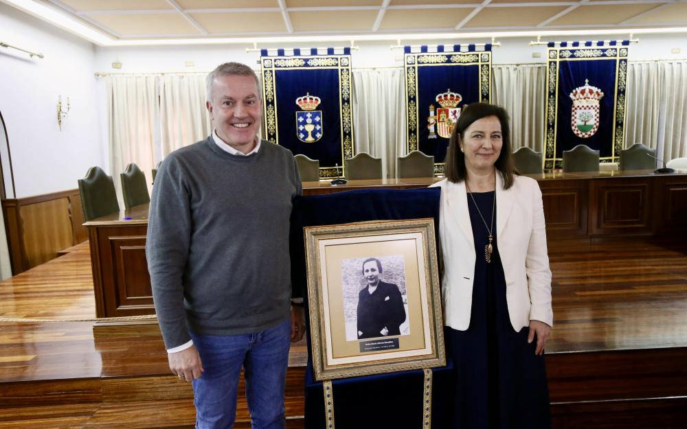 A Cañiza homenaxea a Maruja Gómez, a primeira alcaldesa democrática de Galicia elixida no municipio en 1936  A Federación Galega de Municipios e Provincias (FEGAMP), en colaboración co Concello da Cañiza, celebrou esta mañá no Salón Nobre de Plenos do Concello un acto institucional de homenaxe a Maruja Gómez González, primeira alcaldesa elixida democraticamente en Galicia, no municipio da Cañiza, no ano 1936.  O acto estivo copresidido pola vicepresidenta executiva da FEGAMP, María Barral, e polo alcalde da
