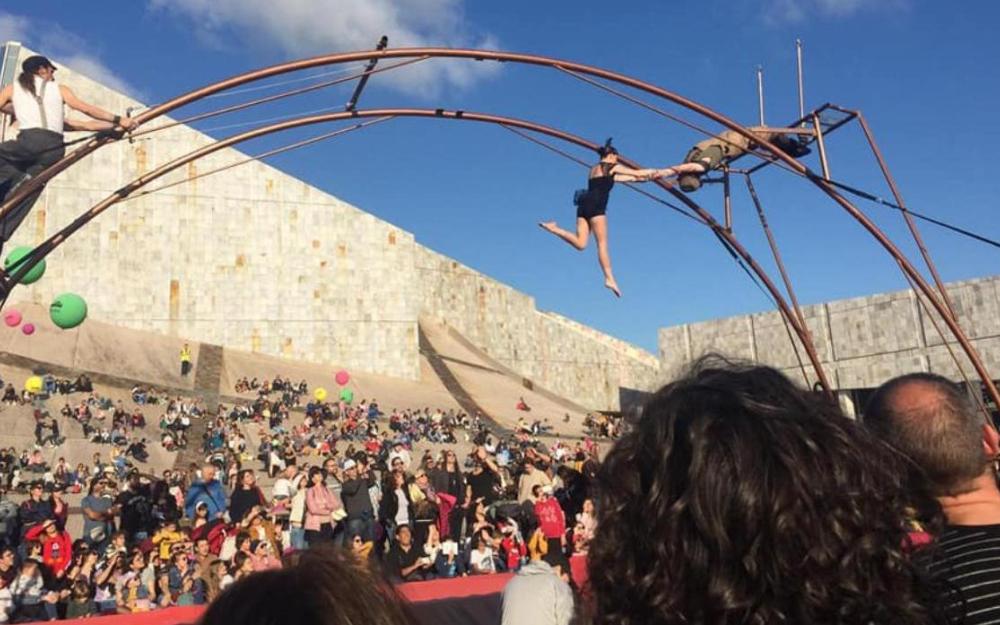 Circo Aereo Volando Vengo, o mércores 10 de agosto ás 22.30h na Praza Maior da Vila
