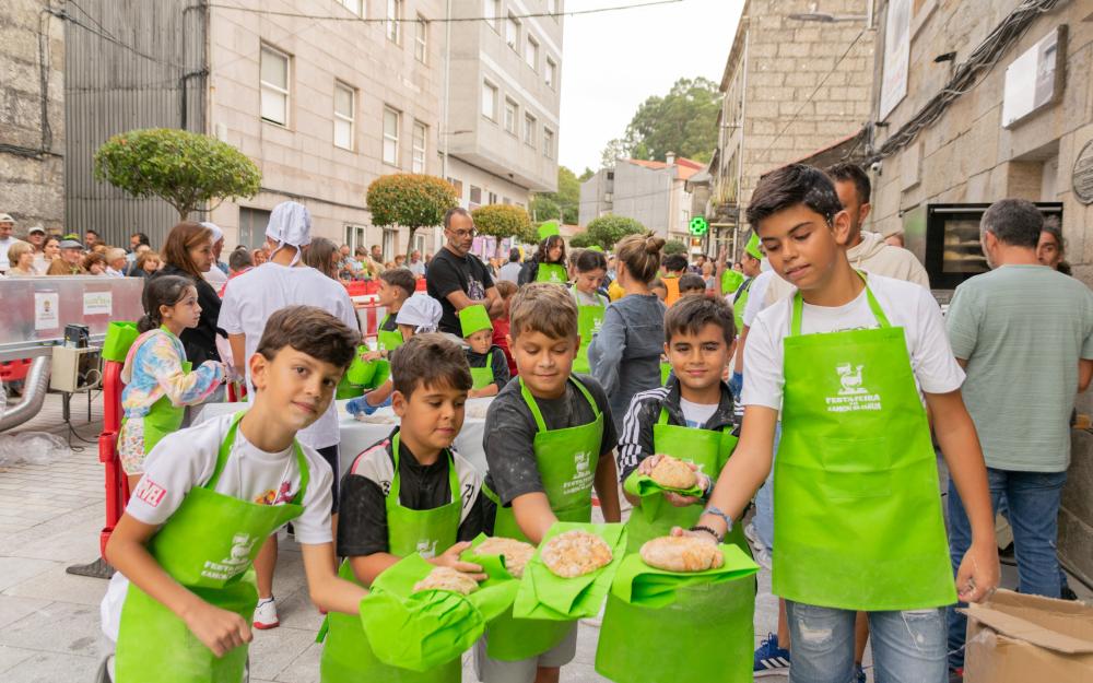 Obradoiro de pan e de preparación do «Bocata de xamón xigante» para toda a familia