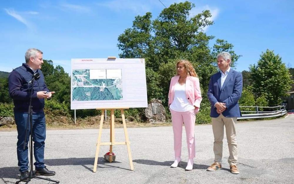 Visita da Presidenta da Deputacion a parroquia de Achas