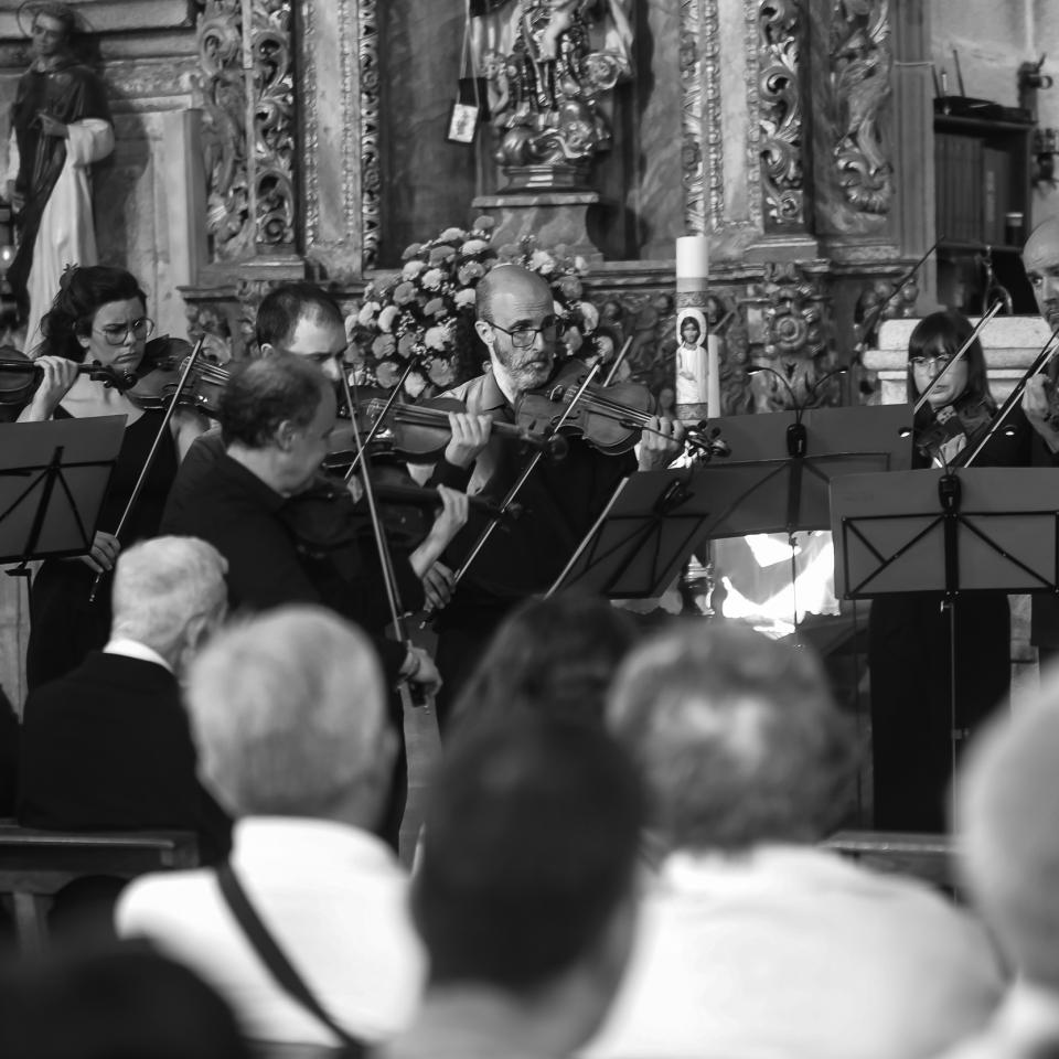 Éxito rotundo en Valeixe co concerto de música clásica celebrado o 21 de xuño a cargo da Orquestra de Cámara Galega, no marco do 40 Aniversario de REDEIA