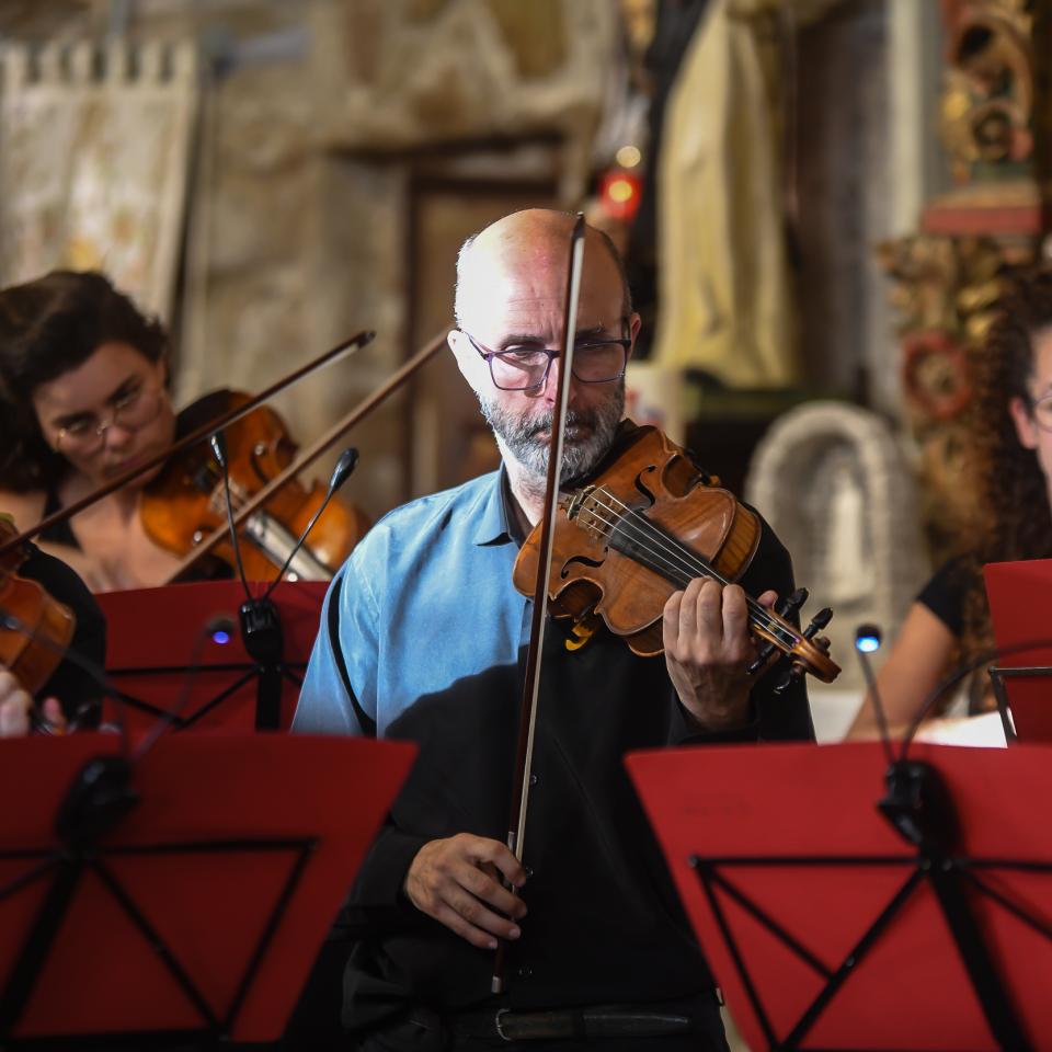 Éxito rotundo en Valeixe co concerto de música clásica celebrado o 21 de xuño a cargo da Orquestra de Cámara Galega, no marco do 40 Aniversario de REDEIA