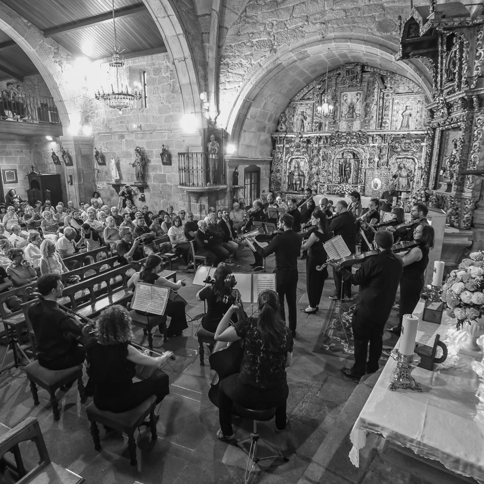 Éxito rotundo en Valeixe co concerto de música clásica celebrado o 21 de xuño a cargo da Orquestra de Cámara Galega, no marco do 40 Aniversario de REDEIA