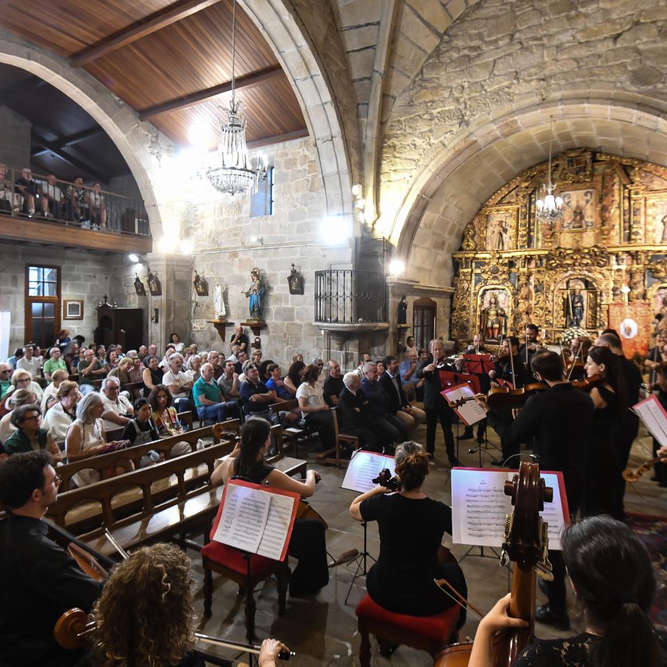 Éxito rotundo en Valeixe co concerto de música clásica celebrado o 21 de xuño a cargo da Orquestra de Cámara Galega, no marco do 40 Aniversario de REDEIA