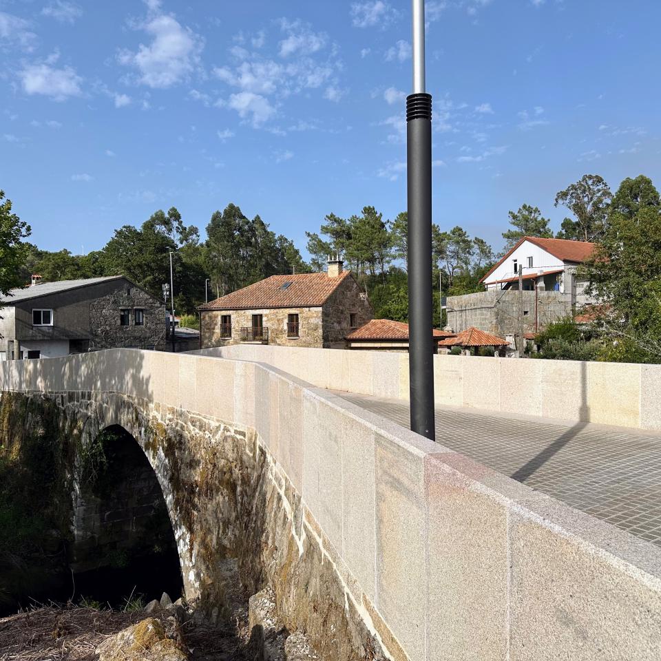 O Alcalde Luis Piña e os seus Concelleiros de Goberno visitan a Ponte das Achas e a súa contorna