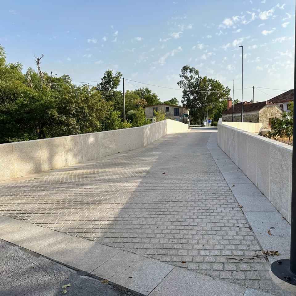 O Alcalde Luis Piña e os seus Concelleiros de Goberno visitan a Ponte das Achas e a súa contorna