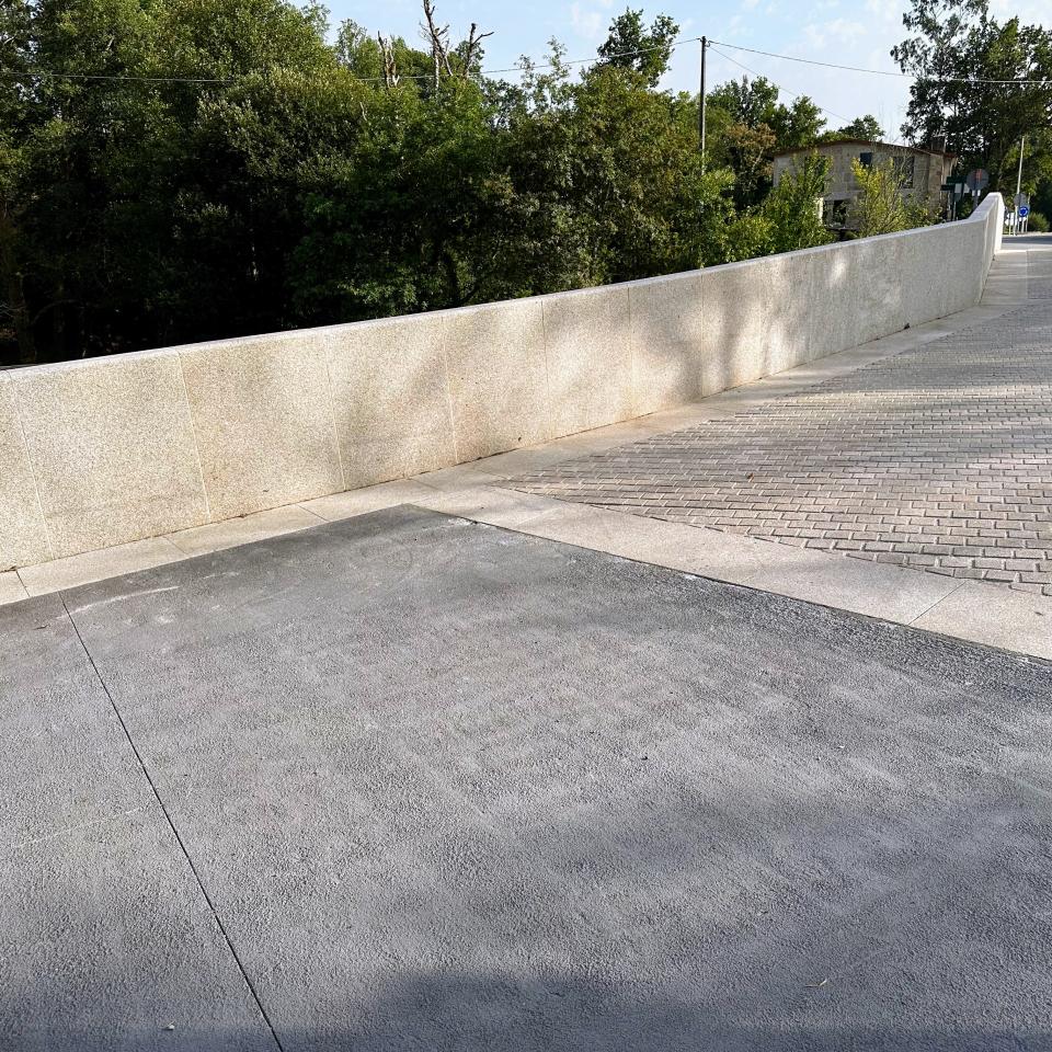 O Alcalde Luis Piña e os seus Concelleiros de Goberno visitan a Ponte das Achas e a súa contorna