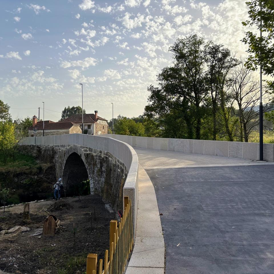O Alcalde Luis Piña e os seus Concelleiros de Goberno visitan a Ponte das Achas e a súa contorna